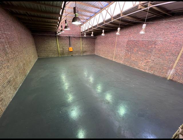 399M² WAREHOUSE TO LET IN STRIJDOMPARK
